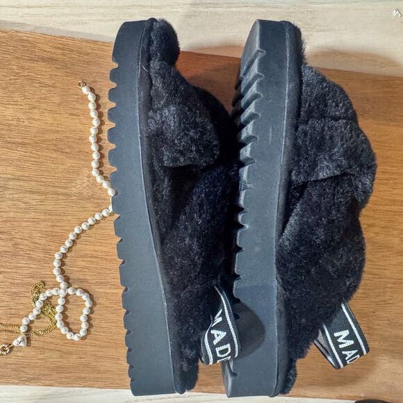 Madden NYC Black Faux Fur Crossband Slippers with Logo Elastic Strap Size 7 - Picture 7 of 7
